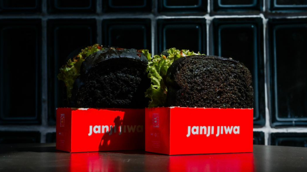 Jiwa Toast Baca Selera Baru, Black Toast Hitam Datang Dengan Gochujang Dan Buldak
