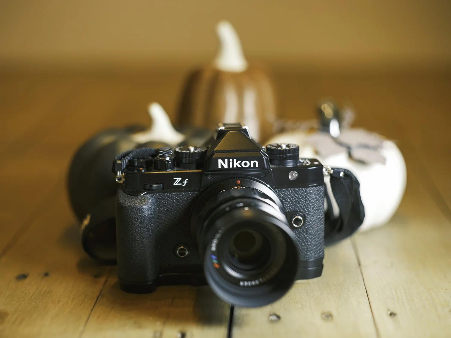 Nikon Zf, Retro Di Luar Tapi AI Autofokusnya Sulit Diabaikan