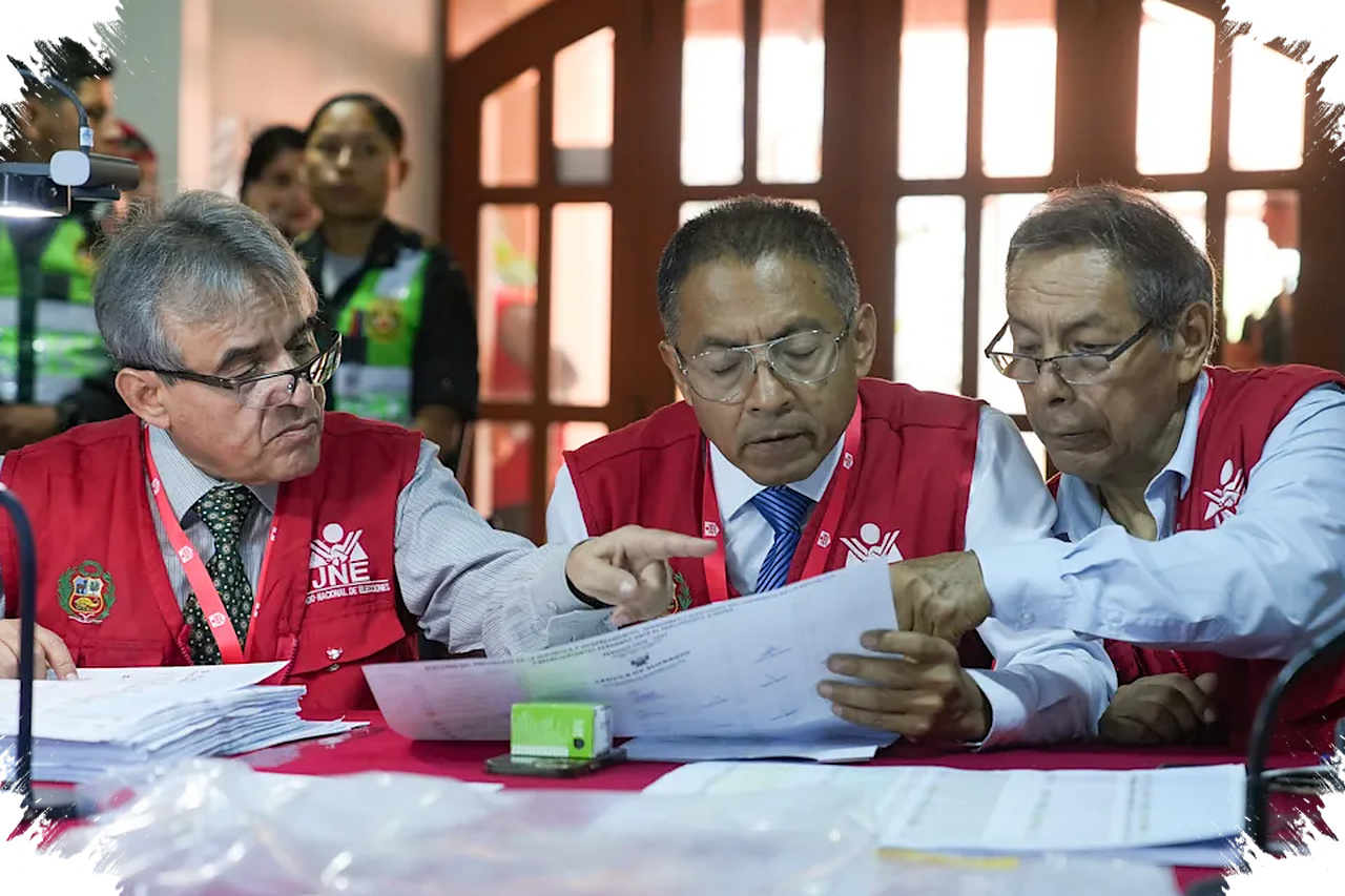 Polisi Gerebek Otoritas Pemilu Peru, Kemarahan Publik Membesar Saat Hitung Suara Tersendat