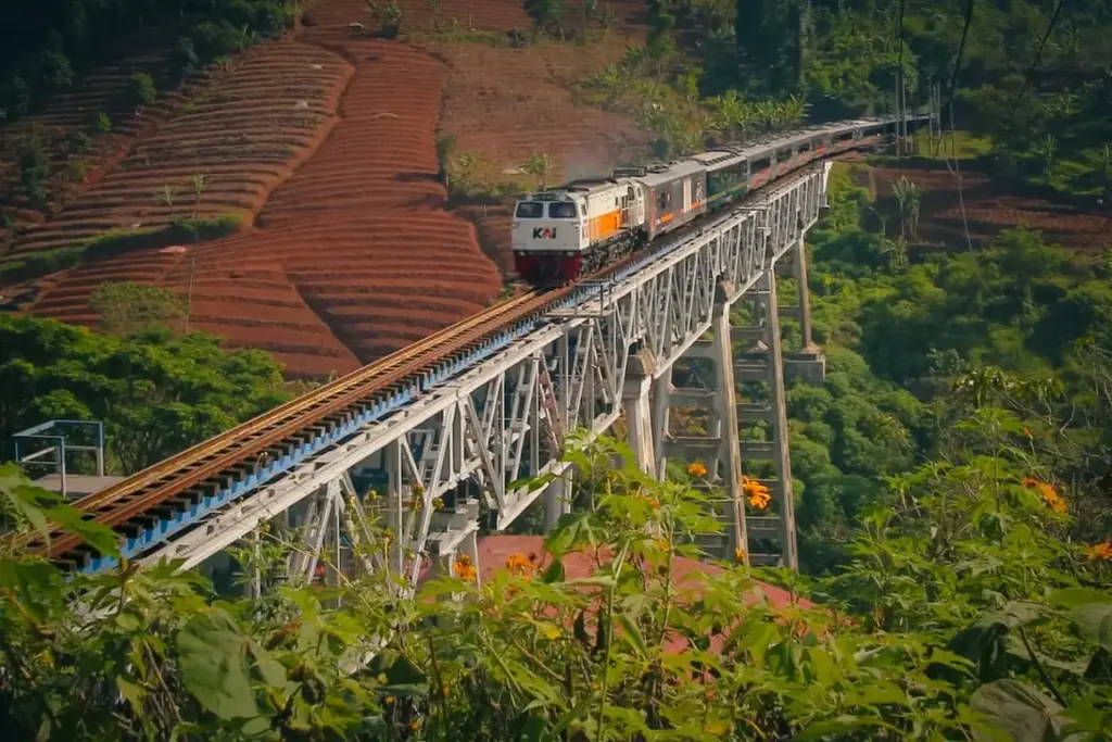 KAI Luncurkan KA Sangkuriang Bandung-Banyuwangi, Perjalanan 15 Jam Tanpa Transit Dimulai Mei 2026