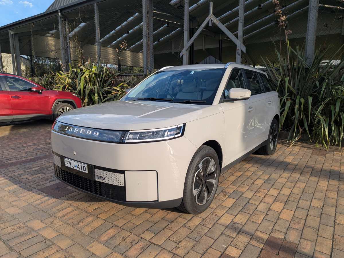 JAECOO J5 EV Menggila di Indonesia, Penjualan Retail Meroket di Central Park!