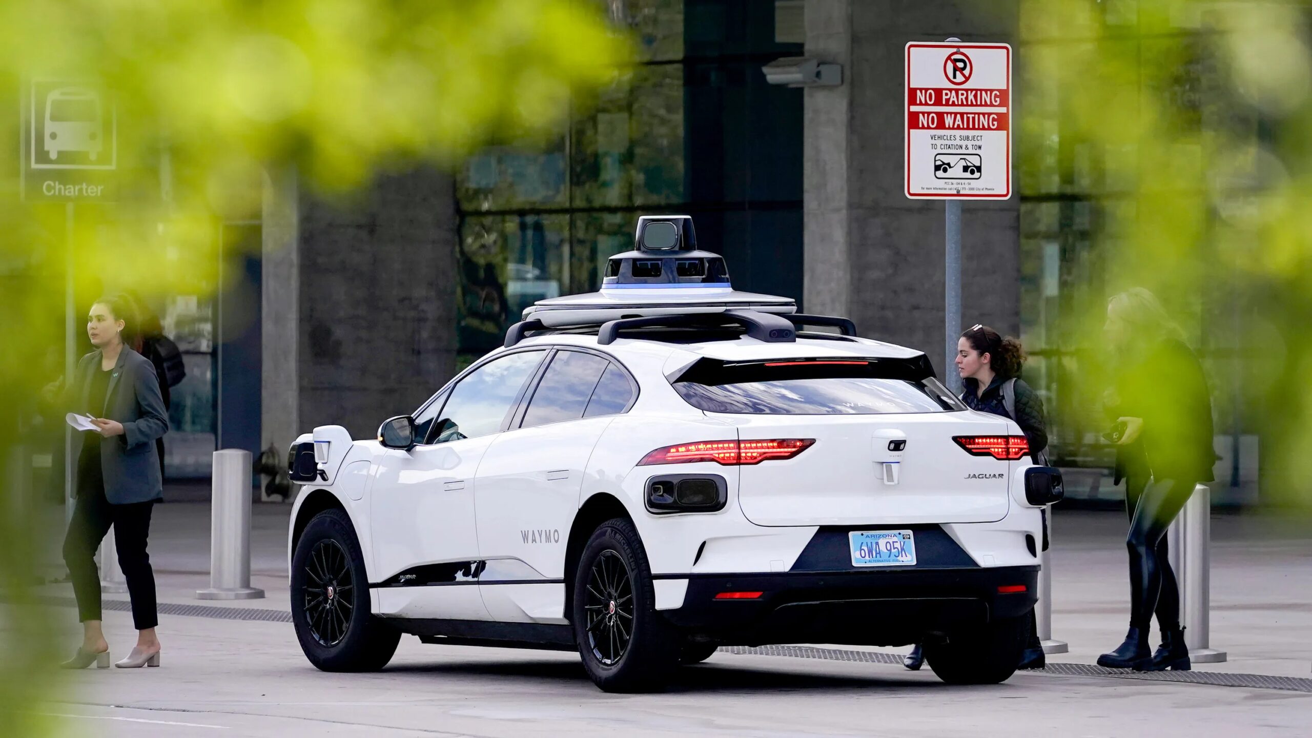 Robotaxi Melesat di Amerika, Driver Online Makin Terdesak di Tengah Ekspansi Waymo dan Tesla