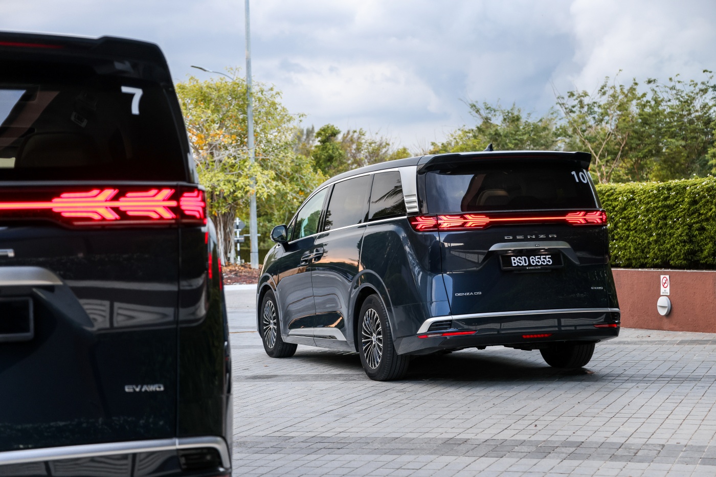 Denza D9 Lebih Laris Dari Alphard Versi Murah, Selisih Harga Dan Pajaknya Bikin Tercengang