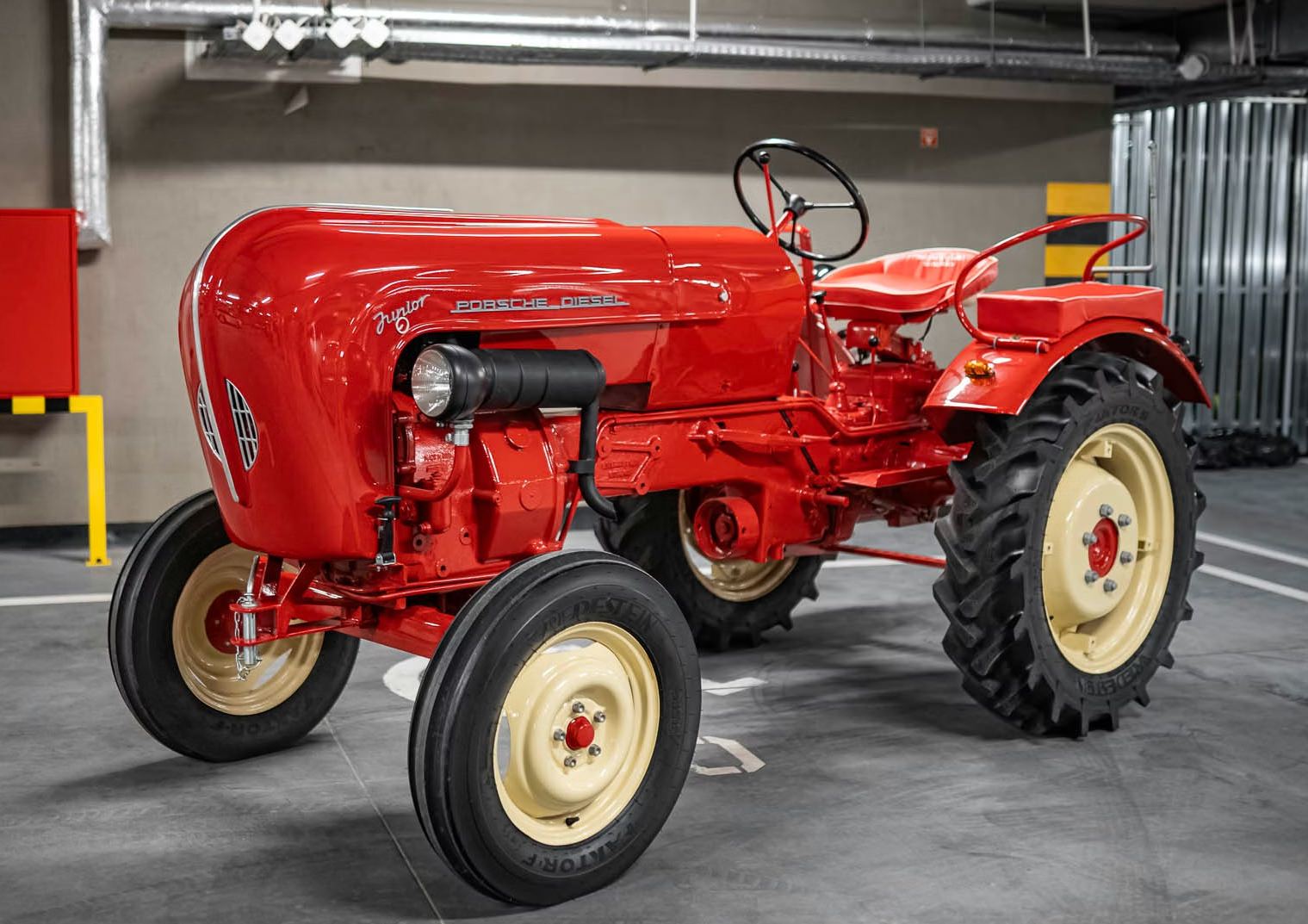 Porsche Klasik Paling Terjangkau, Traktor 1961 Ini Bawa Nama Besar Porsche