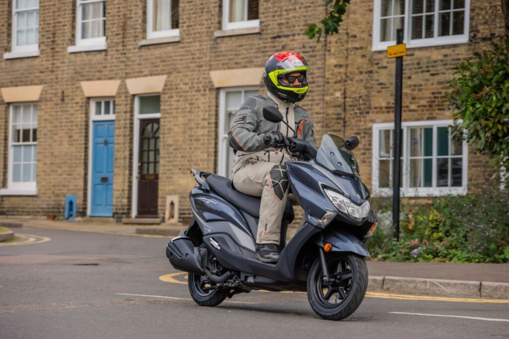Suzuki Burgman Street EX Tak Jual Gimik, Irit 58 Km per Liter dan Nyaman Buat Harian