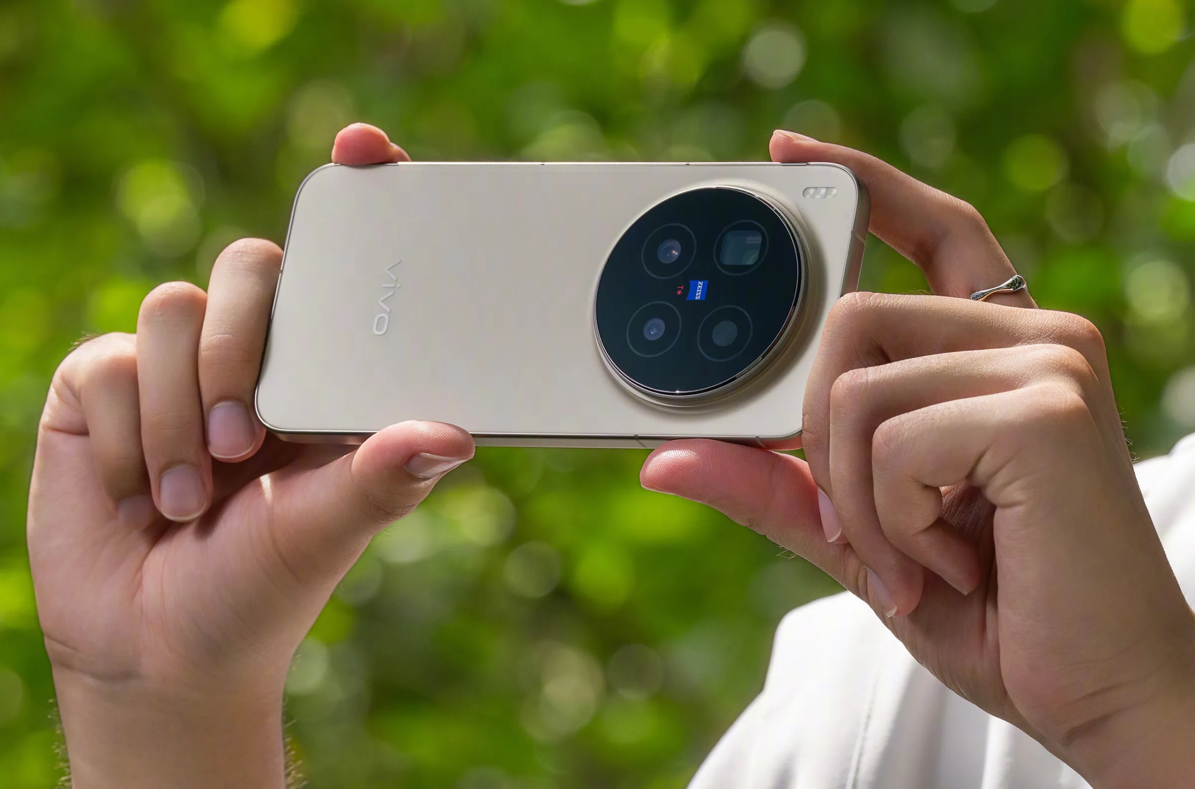 Vivo X300 Ultra Hampir Tak Menjauh Dari X300 Pro, Kamera Mahal Tapi Warna Mengecewakan