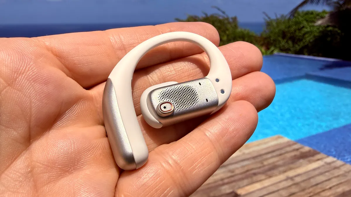 Erajaya Bawa Shokz OpenFit Pro, Audio Premium Yang Tetap Tahu Suara Sekitar