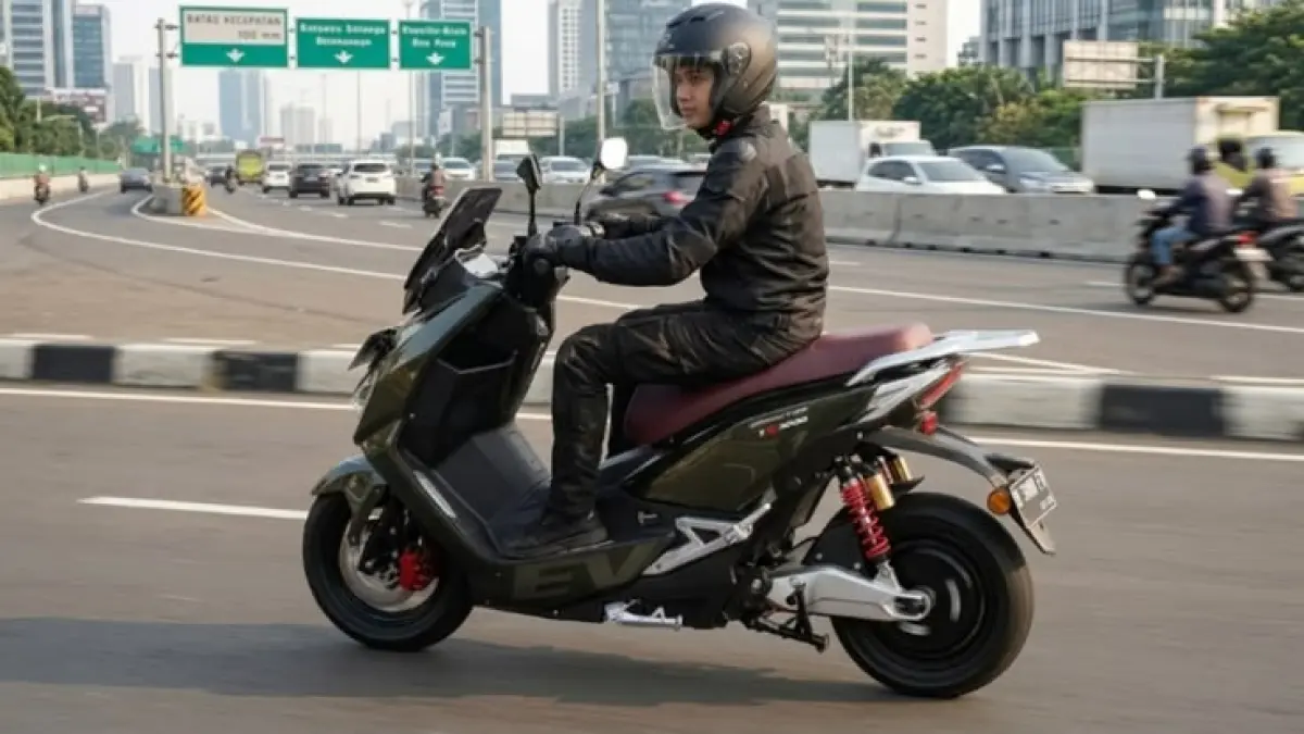 Motor Listrik Rp15 Jutaan Makin Menggoda, Fox Air Tembus 130 Km dan Adora Punya Swap Battery