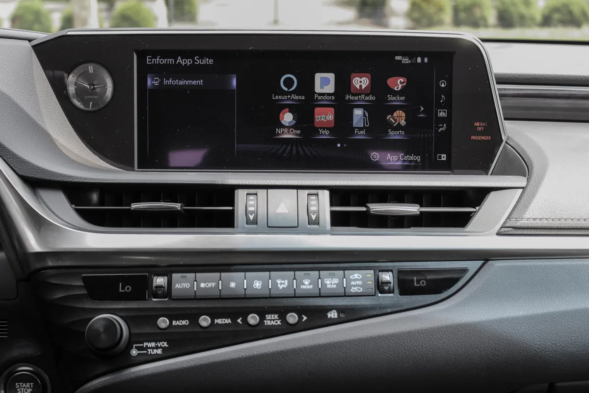 Lexus ES Baru Makin Digital, Infotainment Rasa Tablet dan Asisten Suara Bisa Dipilih