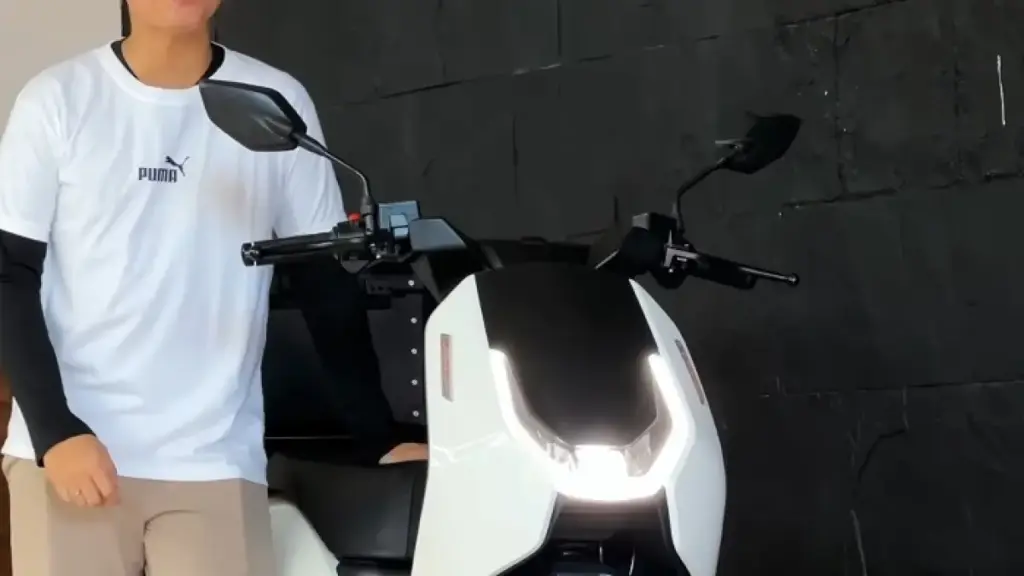 Motor Listrik Buatan Indonesia Ini Bisa 130 Km Sekali Cas, Harganya Cuma Rp20 Jutaan