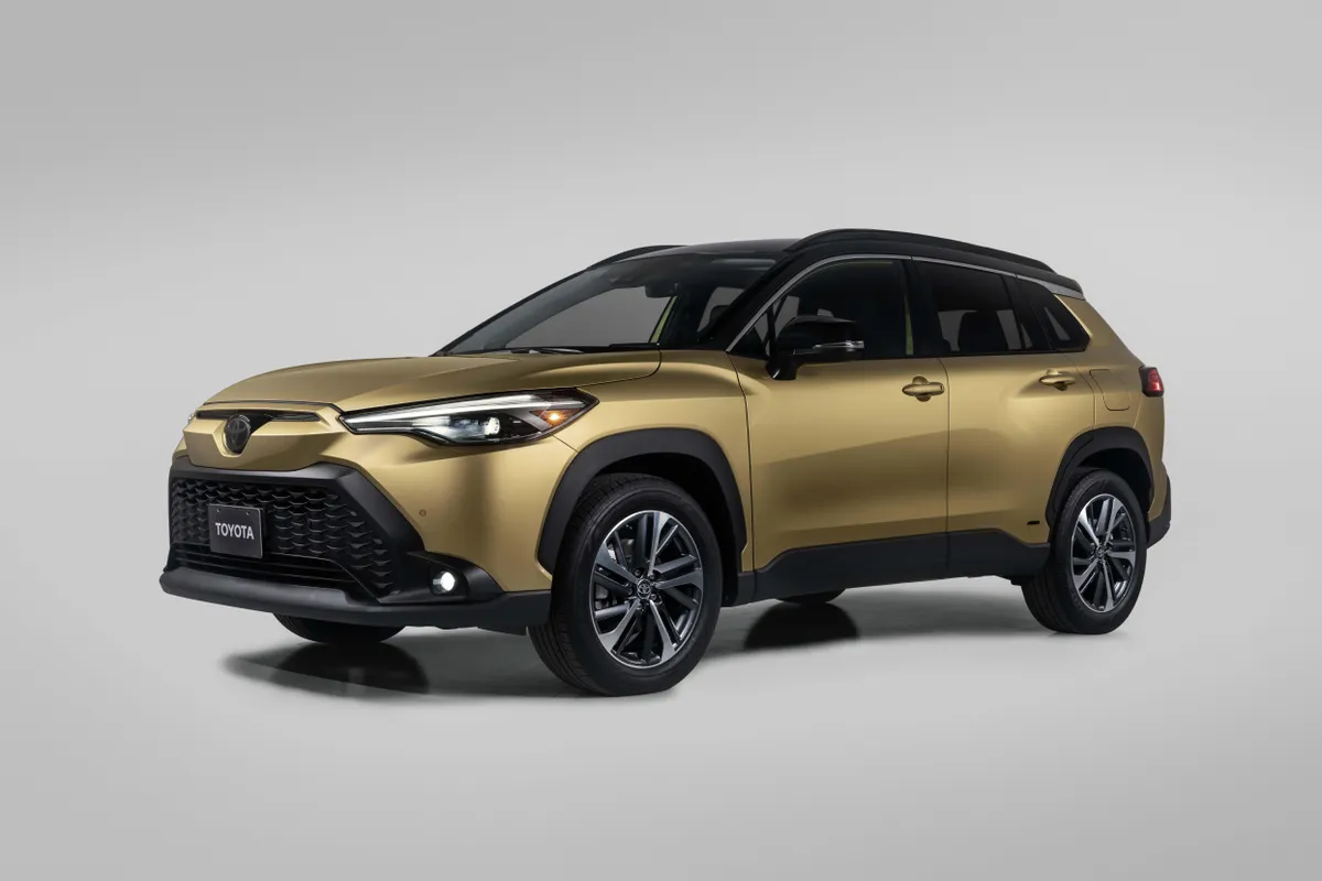 Toyota Masih Tak Tergeser, Corolla Cross Hybrid 2026 Paling Irit di Kelasnya