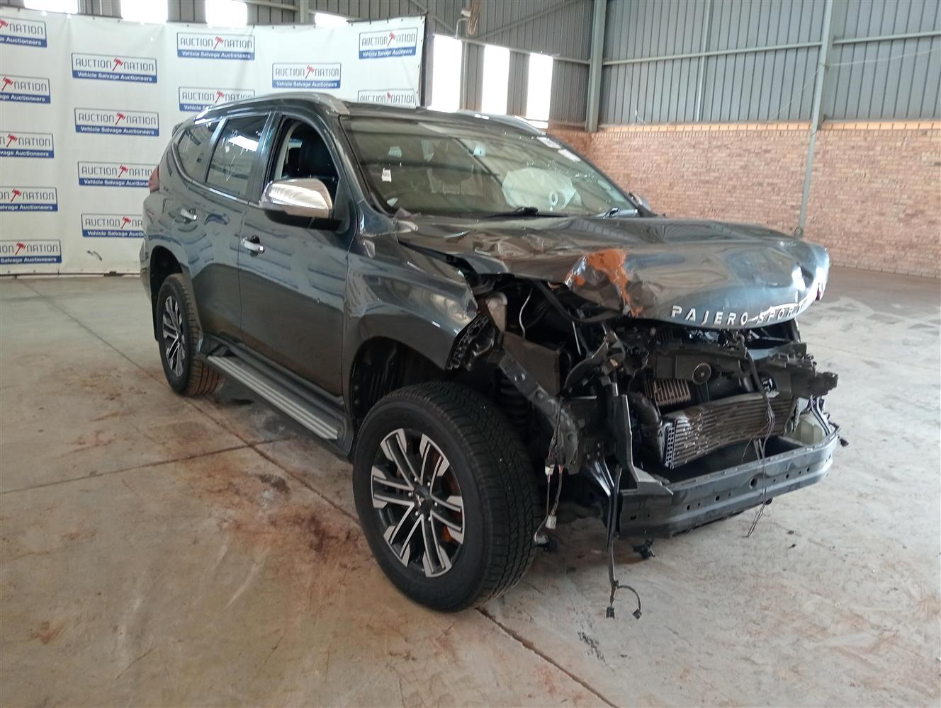 Pajero Sport 2017 Dilelang Rp 100 Jutaan, Murahnya Menggoda Tapi Rusak Berat