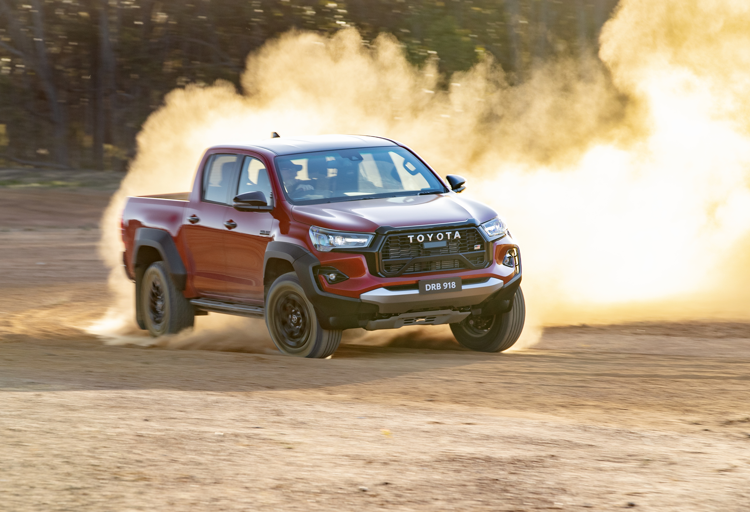 Harga Double Cabin Bekas Mei 2026 Masih Ramai Diburu, Hilux Paling Aman Dipilih