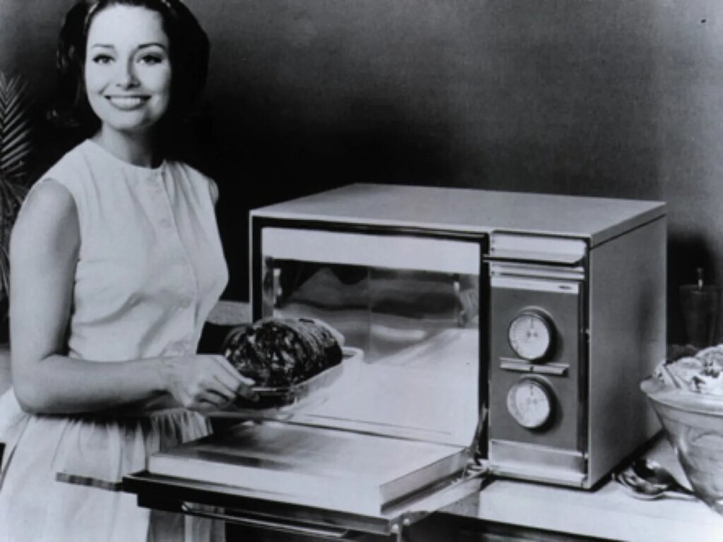 Veteran Navy Ini Tak Sengaja Menemukan Microwave, Dari Cokelat Meleleh ke Dapur Rumah