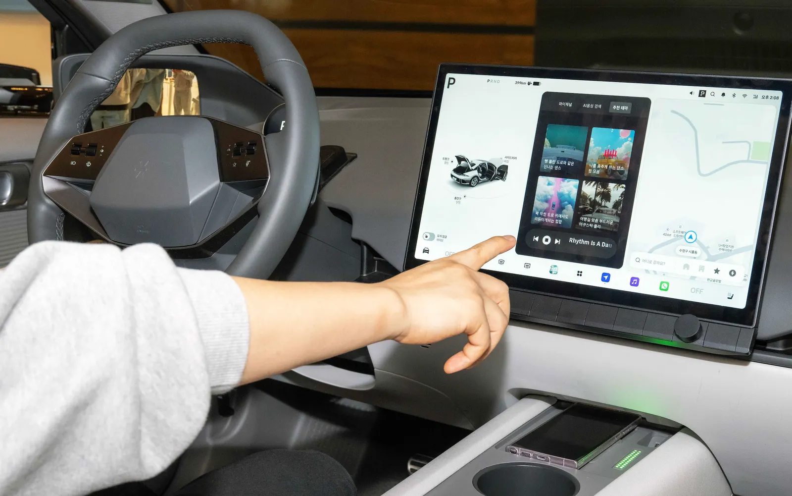 Hyundai Kenalkan Pleos Connect, Layar Fleksibel dan AI yang Mengubah Kabin Mobil