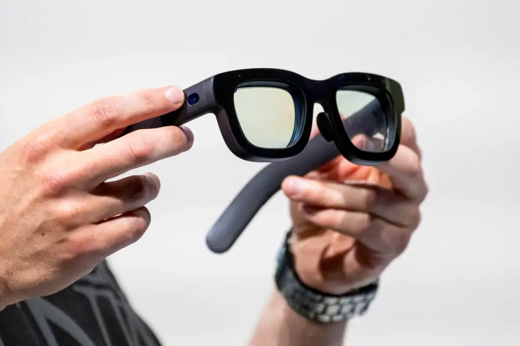 Smart Glasses Masuk Fase iPhone Moment, Meta dan Google Ngebut Saat Apple Tertinggal