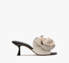 Wedges Valentino Rp18 Juta Jennifer Coppen, Anggun Tanpa Berlebihan di Nikahan Ayah