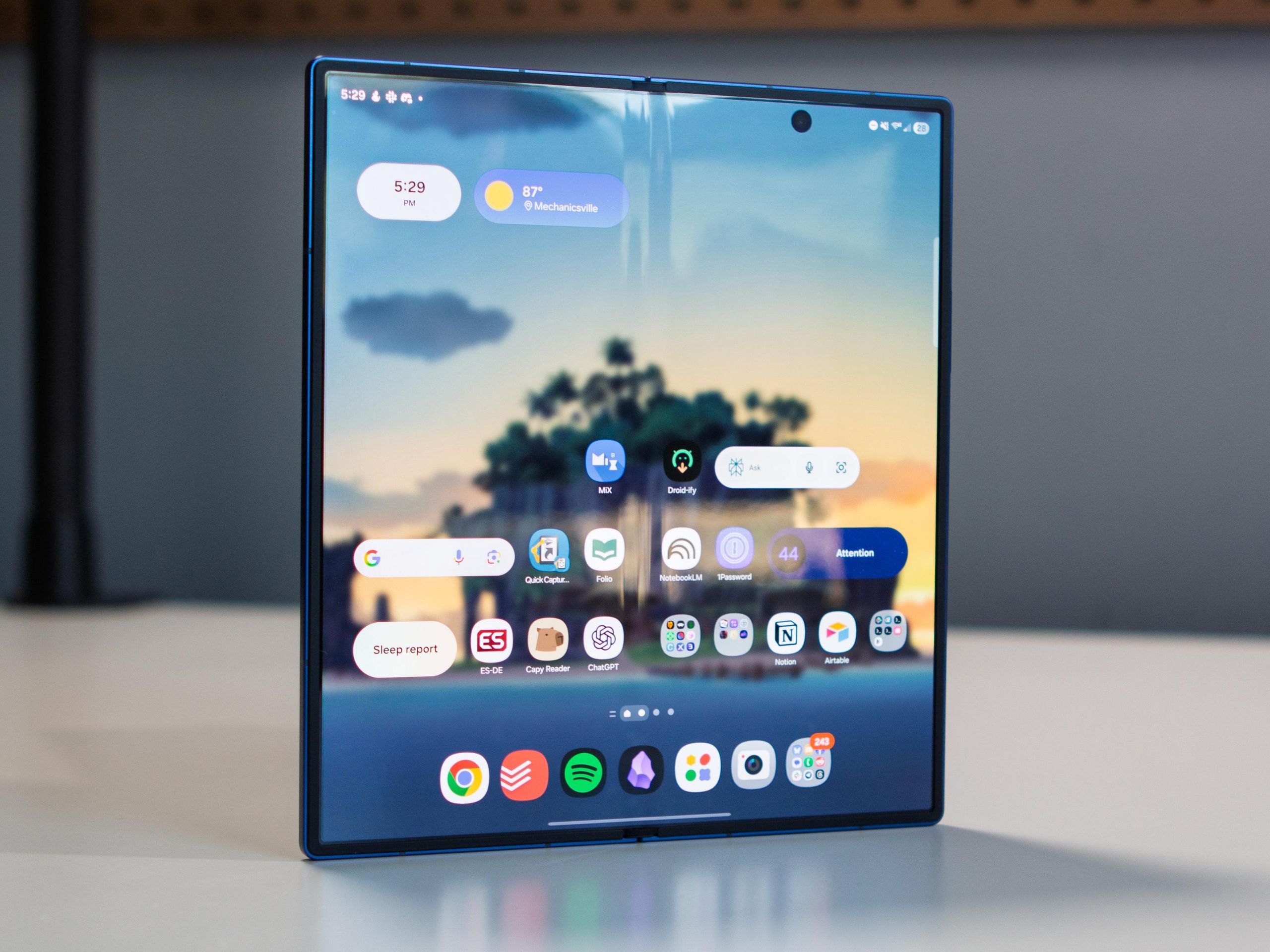 Samsung Akhirnya Perbaiki Cacat Terbesar Fold, Galaxy Z Fold 8 Wide Lebih Masuk Akal
