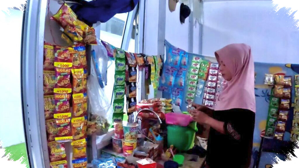 Di Balik Pintu Huntara, Reni Memulai Lagi Dari Nol Setelah Rumahnya Hancur