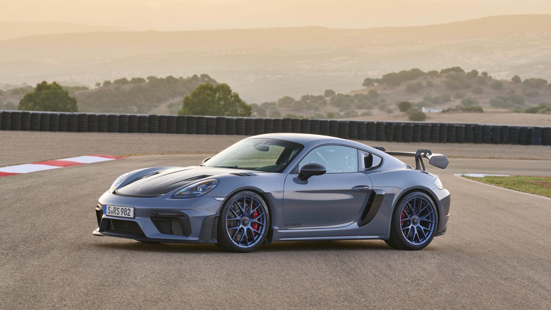 Porsche GT4 RS Weissach Cuma 29 Mil, Unit Nyaris Baru Ini Langsung Diburu Kolektor
