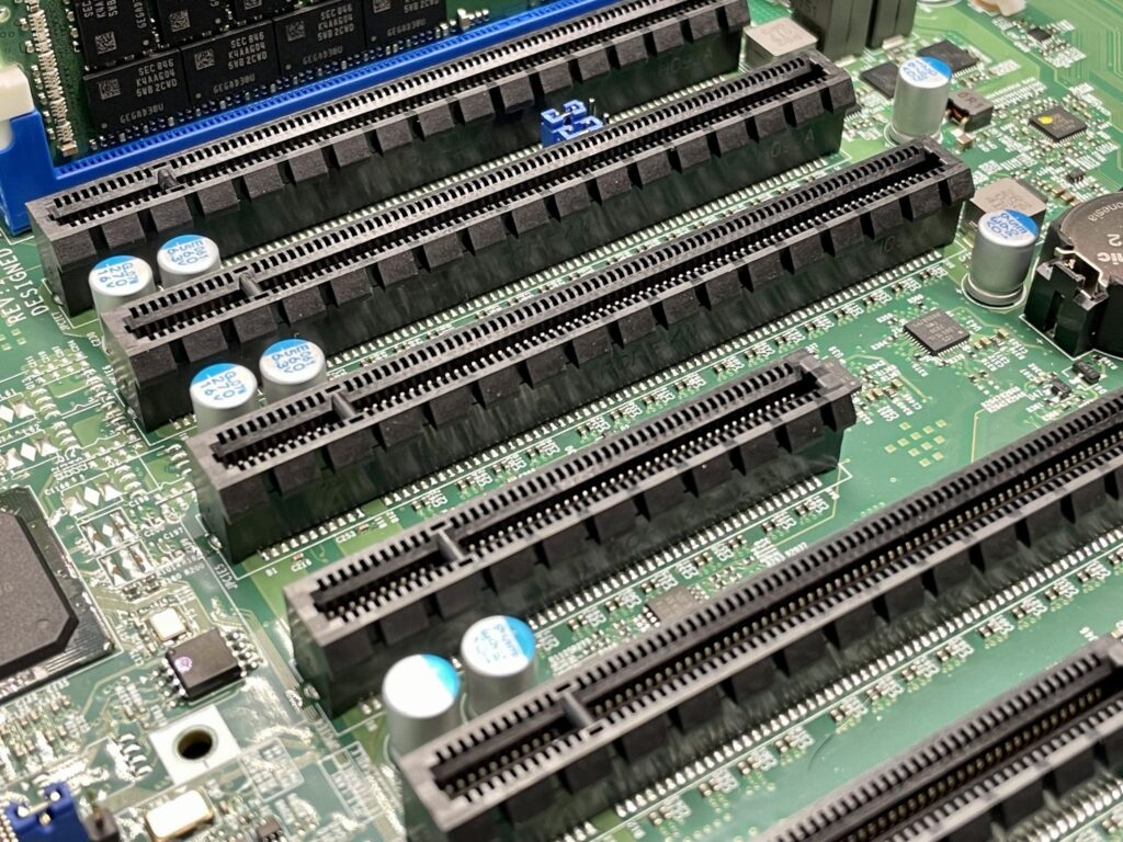 PCIe 8.0 Tembus 1 TB/s, Tembaga Mulai Kewalahan dan Konektor Baru Dibidik