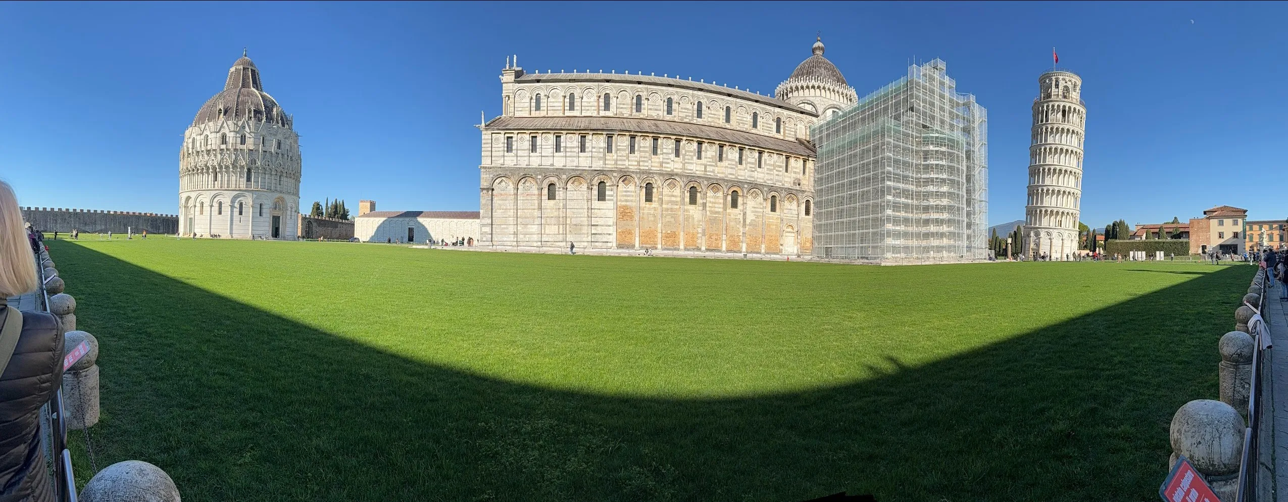 Mau Foto Di Menara Pisa Tanpa Ke Italia, 5 Prompt Gemini AI Ini Bikin Hasilnya Terlihat Nyata