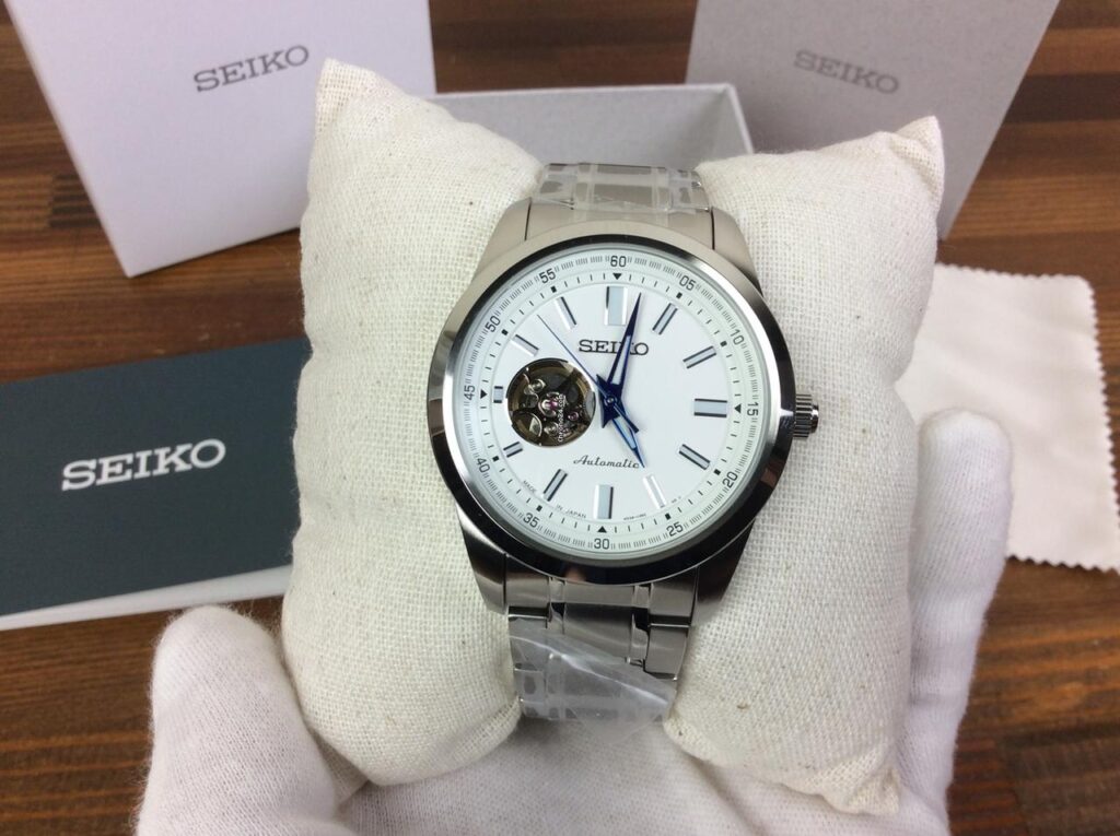 Delapan Jam Tangan Seiko Open Heart Muncul Sekaligus, Mesin Di Dalamnya Kini Jadi Bintang Utama