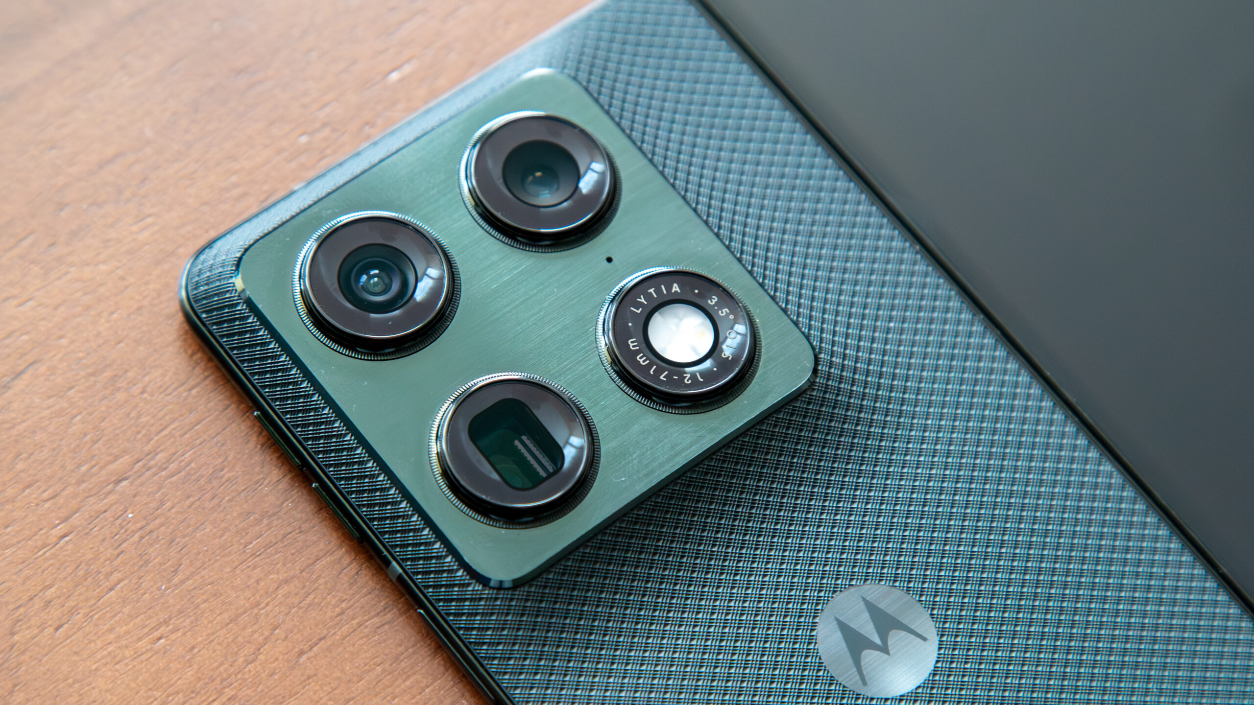 Motorola Razr Fold Ternyata Menyapu Rival, Zoom 100x Jadi Senjata Paling Menyakitkan