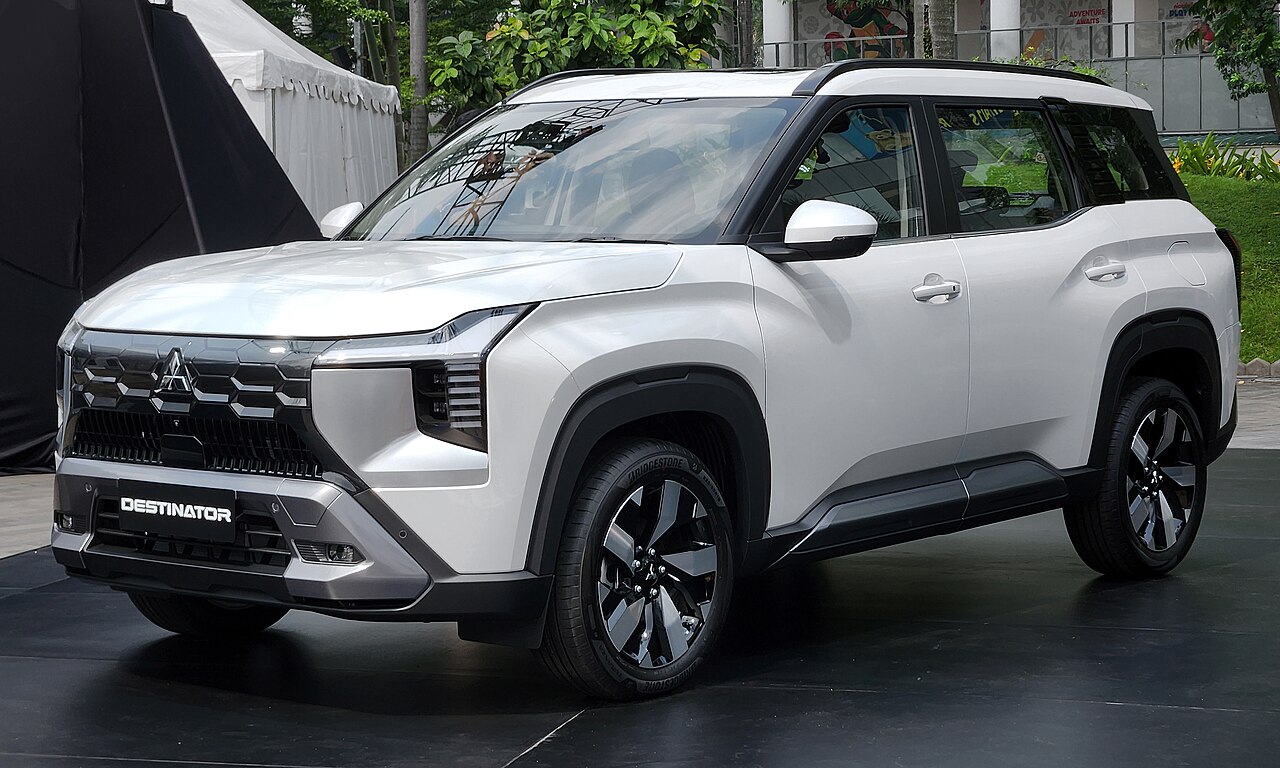 Baby Pajero Dengan Kabin Senyaman MPV, Destinator Justru Menang Di Ruang Keluarga