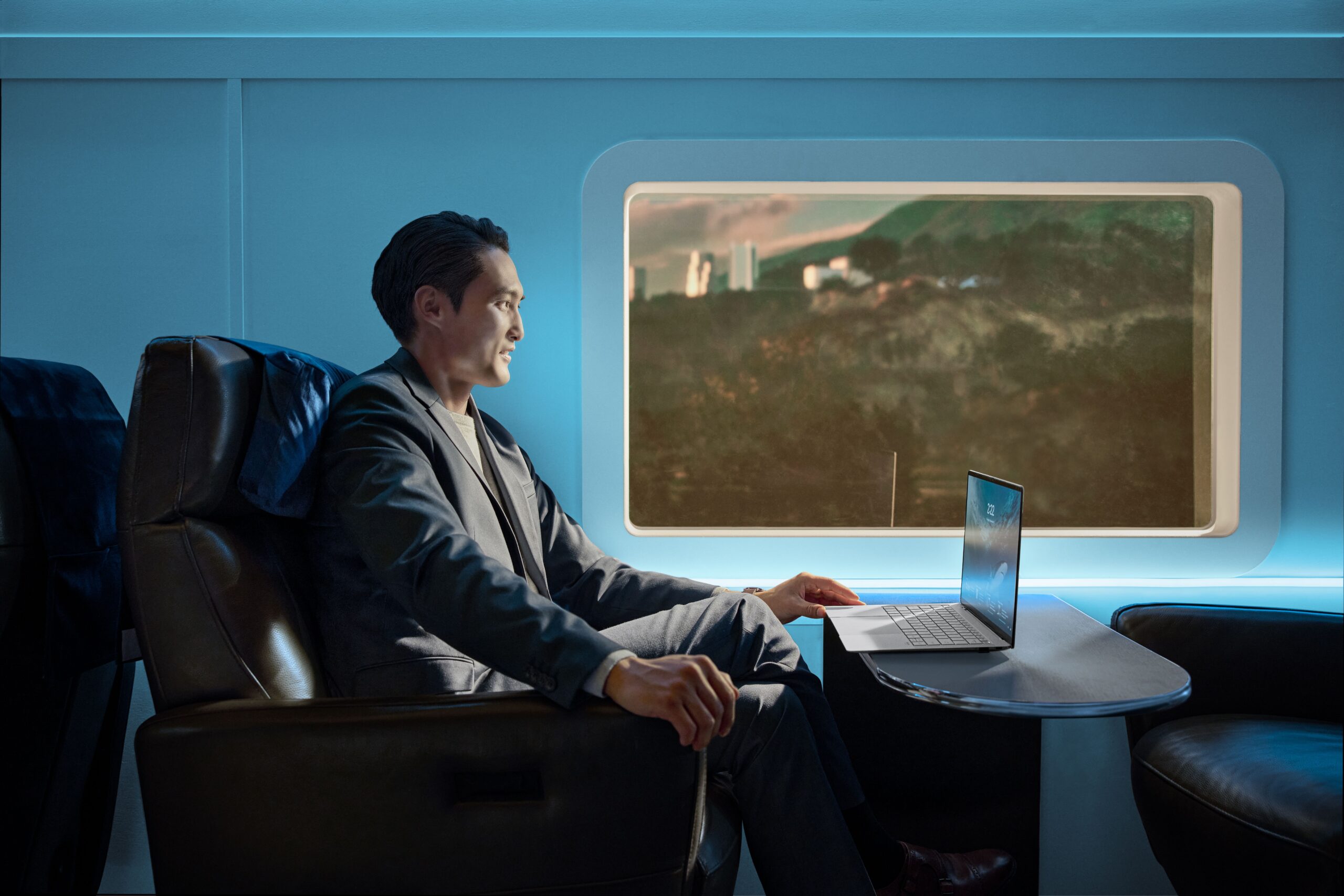 ASUS ExpertBook Ultra Cuma 0,99 Kg, Tapi Tenaganya Menyaingi Laptop Workstation