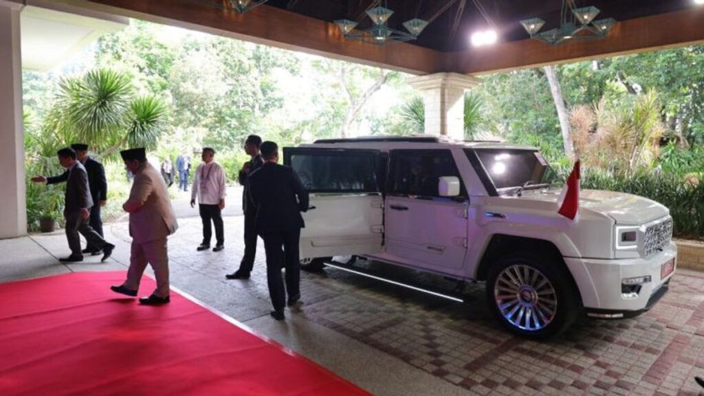 Prabowo Minta Pindad Bikin Mobil Khusus, Bisa Sapa Warga Tanpa Turun Dari Kendaraan