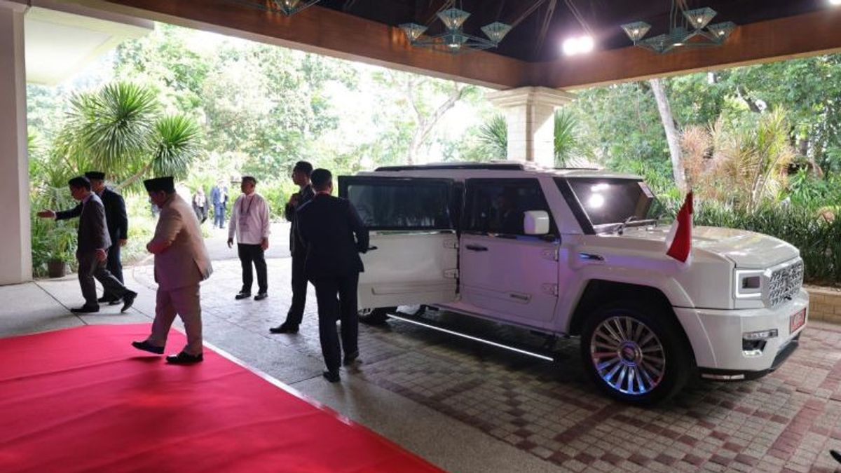 Prabowo Minta Pindad Bikin Mobil Khusus, Bisa Sapa Warga Tanpa Turun Dari Kendaraan