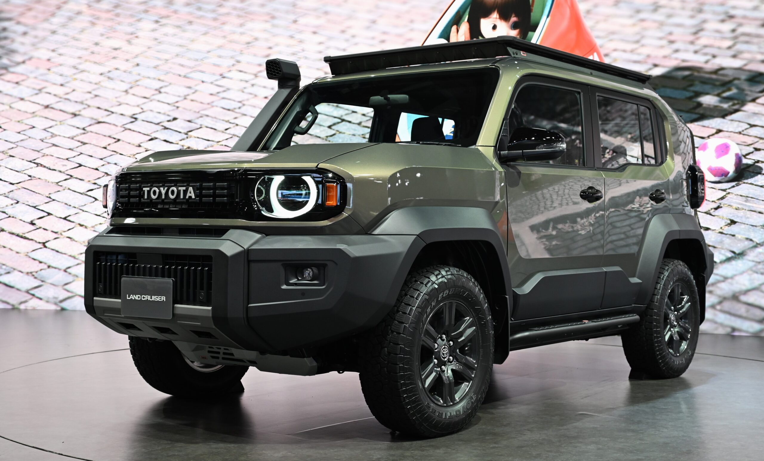 Land Cruiser FJ Makin Ringkas, Tapi Aura Tangguhnya Tetap Utuh