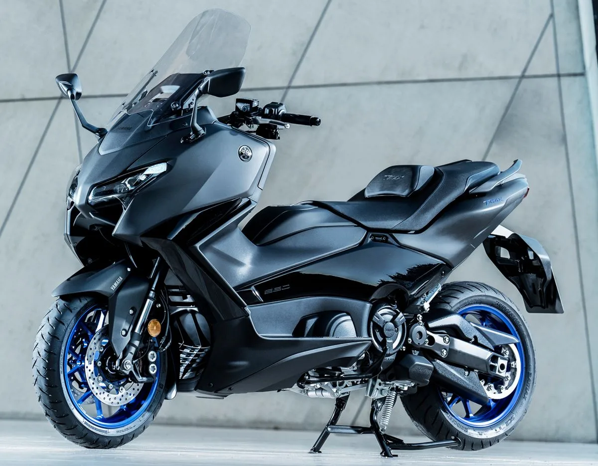 Yamaha TMAX 560 Bukan Skutik Biasa, Mesin 562 cc Dan Layar TFT-Nya Sulit Diabaikan