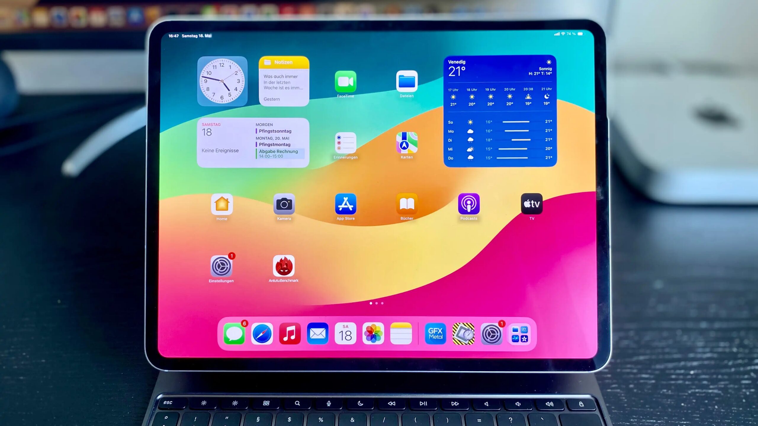 iPad Pro M4 Makin Sulit Disebut Sekadar Tablet, Tipisnya Menipu Tapi Tenaganya Serius