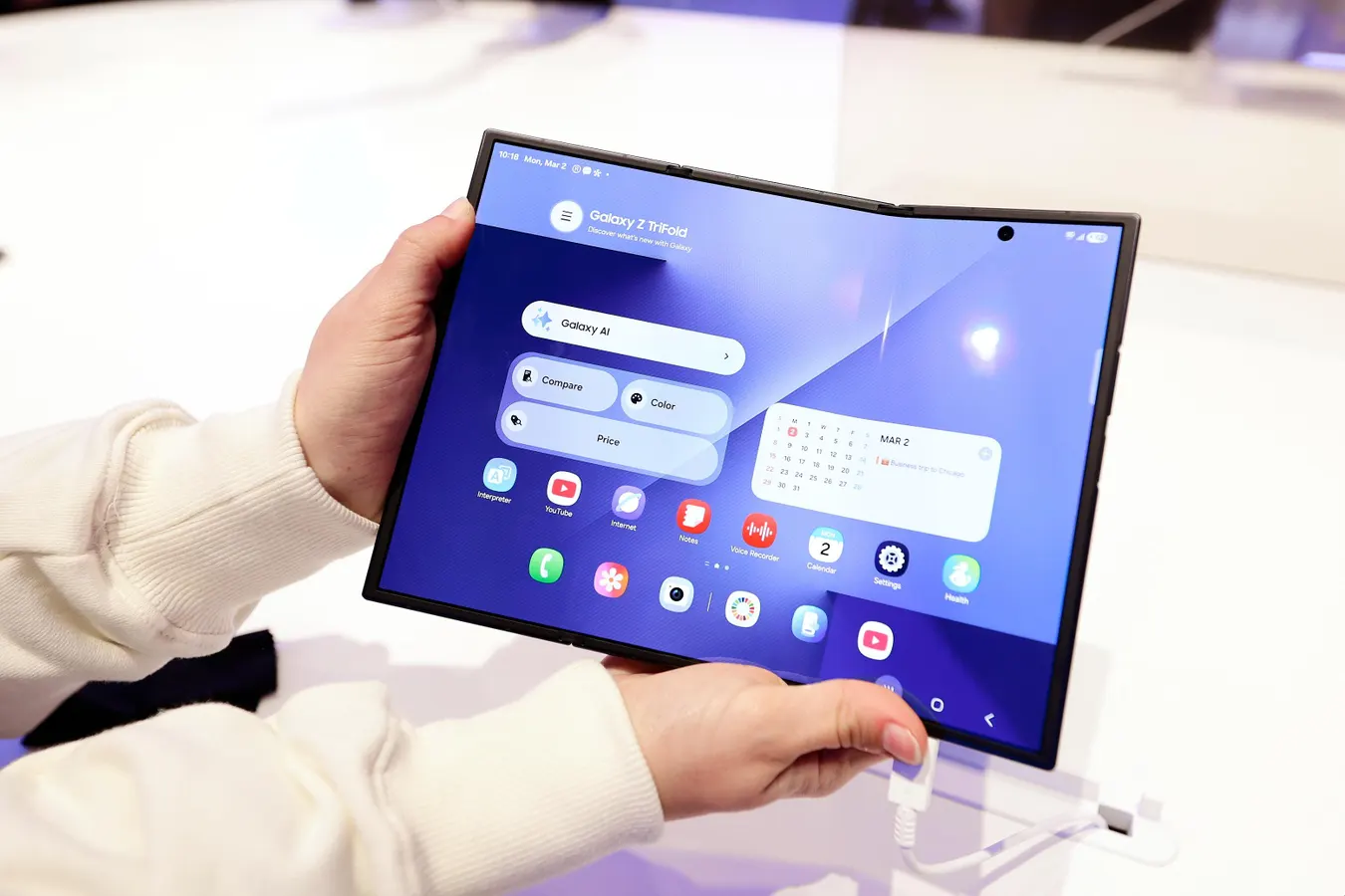 Galaxy Z Fold 8 Wide Lebih Lega, Tapi Kamera Jauh Lebih Dipangkas