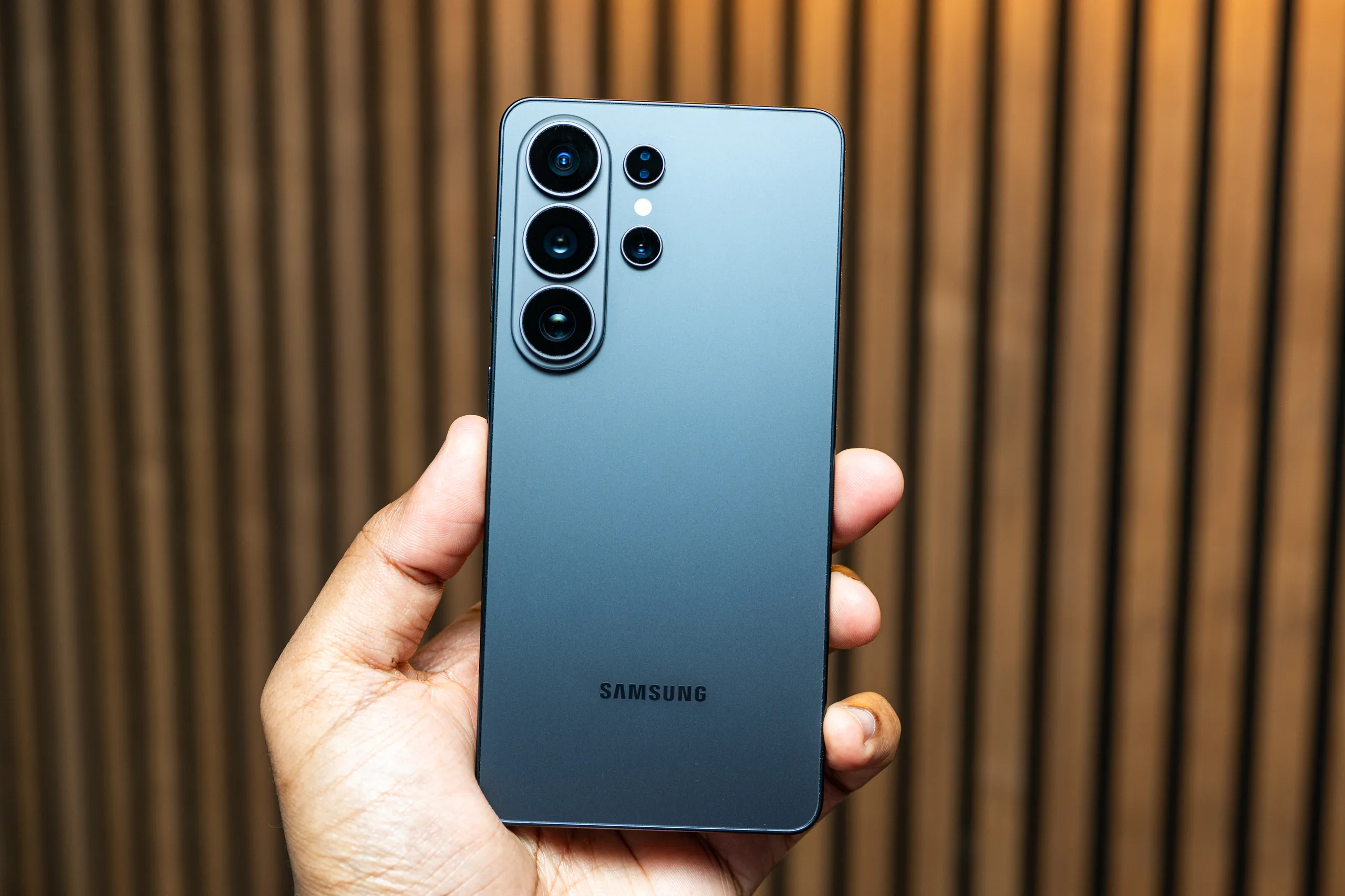 Galaxy S26 Ultra Siap Pangkas Ribet Kreator Travel, Kamera Cerdas dan Editing Instan