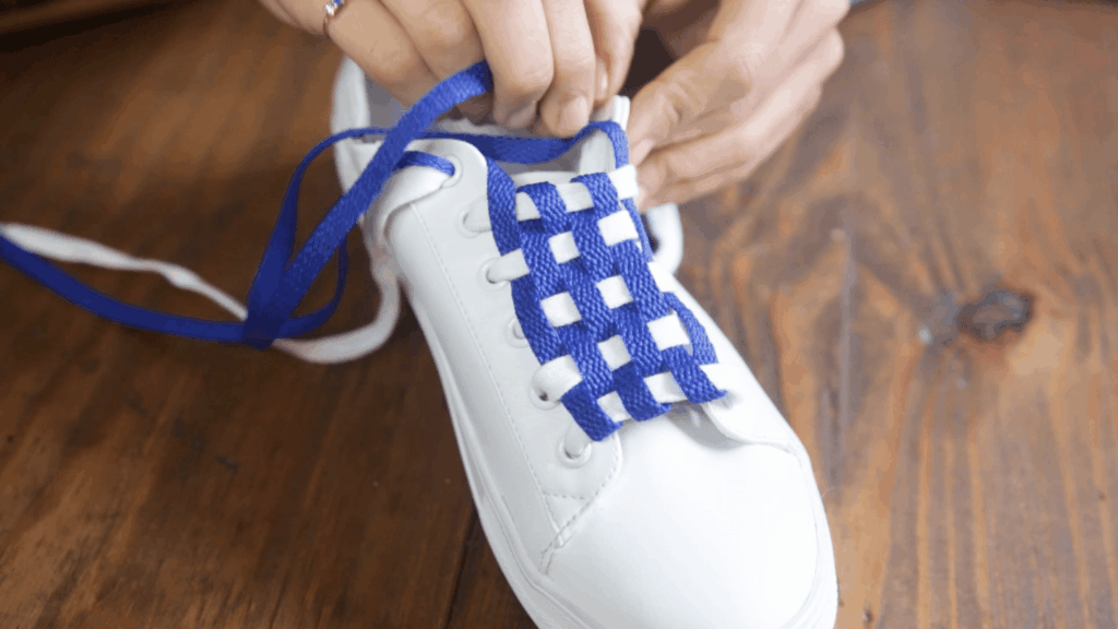 5 Cara Mengikat Tali Sepatu Bisa Bocorkan Karaktermu, Mana yang Paling Mirip Kamu?