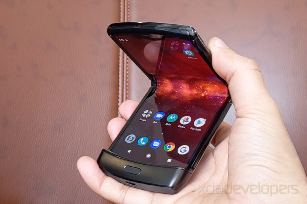 Motorola Razr Fold Tanpa Qi2, Kecepatannya Kencang Tapi Kompatibilitasnya Terbatas