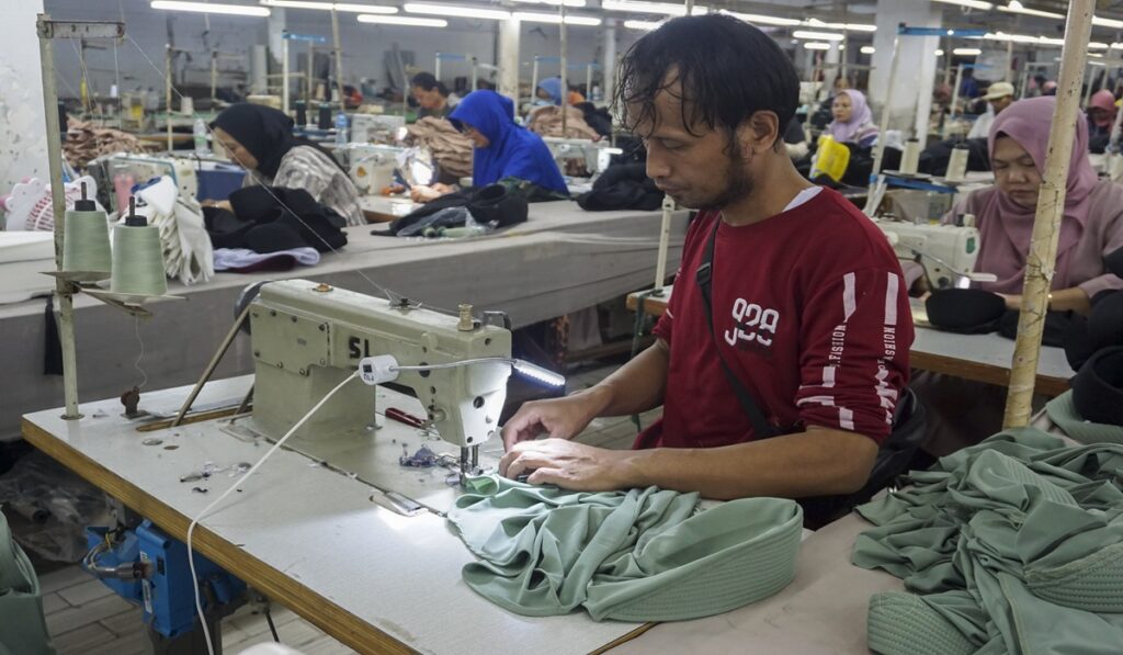 Rupiah Makin Tertekan, Konveksi Minta Perlindungan dari Biaya Impor dan Barang Murah