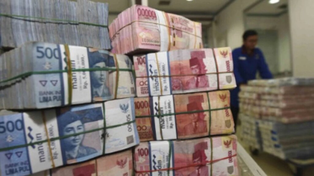 Rupiah Tembus Rp17.600, Ekonom Ingatkan Beban Fiskal Bisa Makin Berat