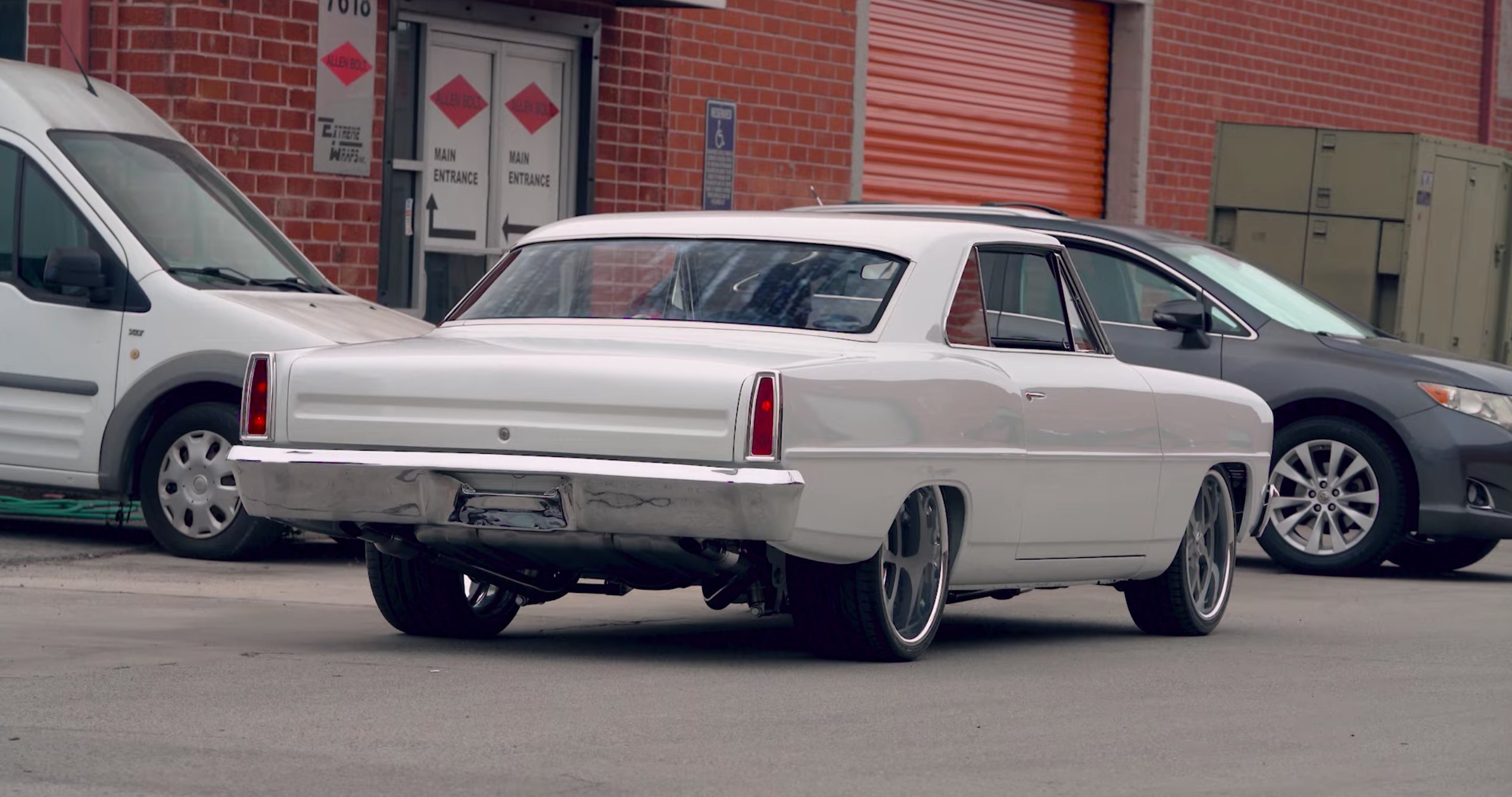 Dari Ladang Jagung Ke 550 HP, Chevy Nova SS 1966 Ini Tetap Rapi Dan Garang