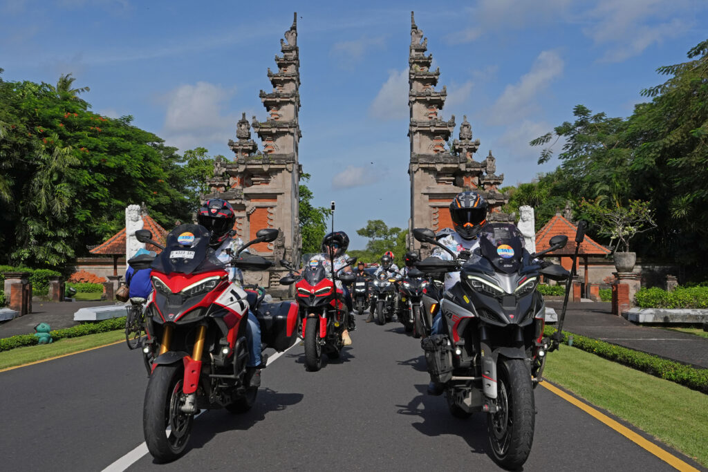110 Motor Ducati Konvoi Lewat Tol Mandara, Bali Tampil Jadi Panggung Dunia