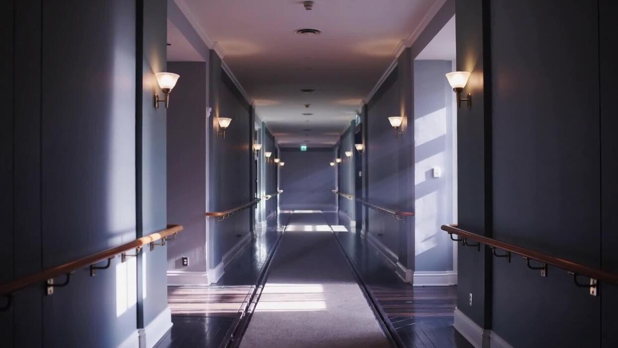 Lorong Biasa Jadi Terasa Seperti Adegan Film, 6 Prompt Gemini AI Ini Rahasianya