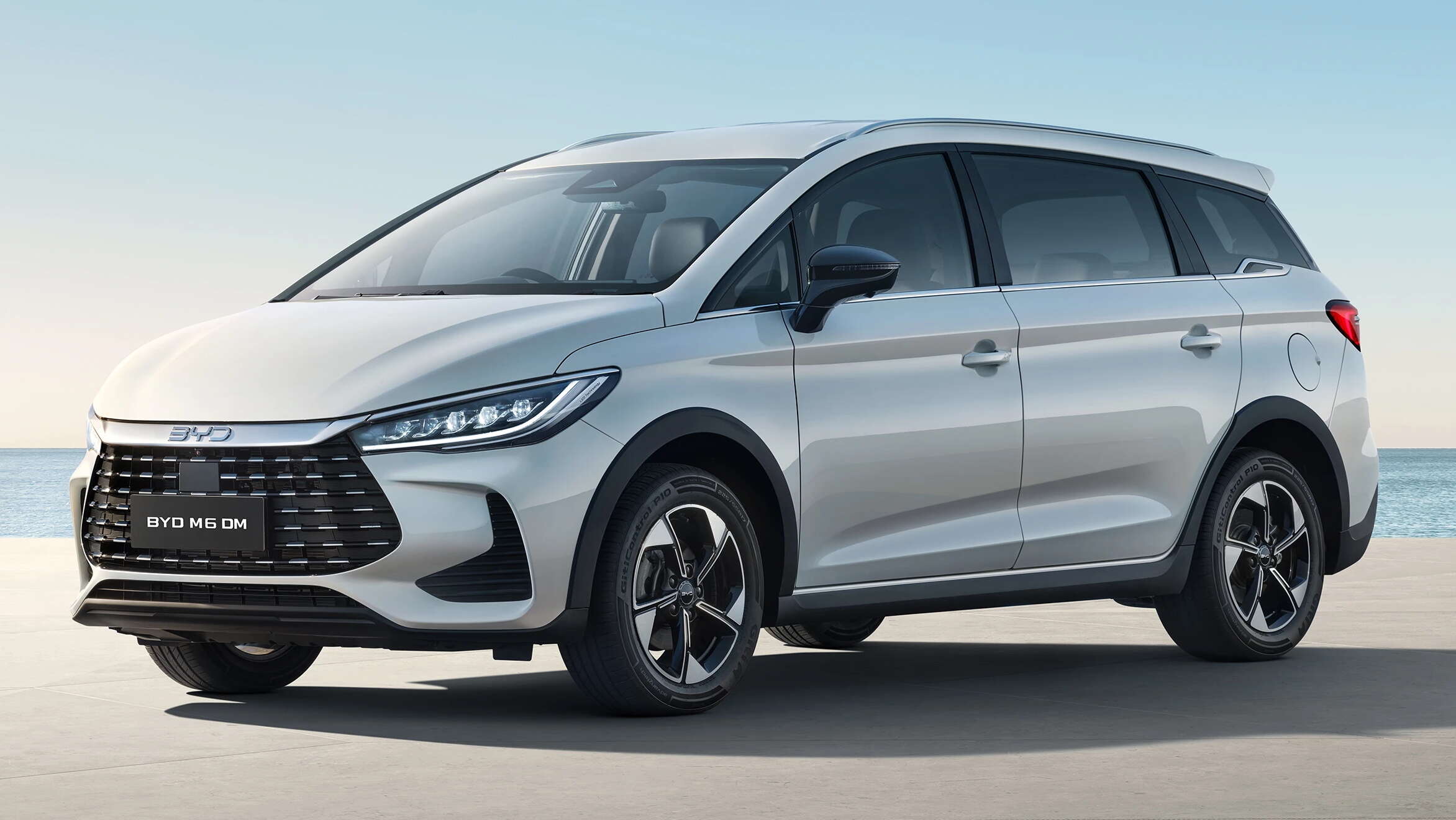 BYD M6 DM Resmi Masuk RI, MPV 7 Penumpang Ini Tawarkan 65 Km per Liter