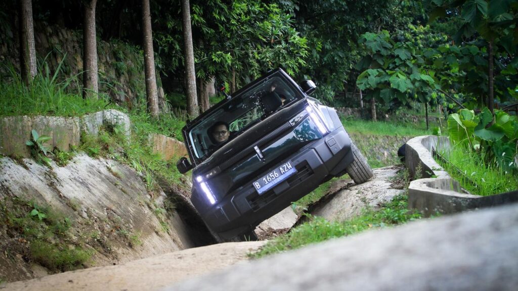 4 Mobil Listrik Offroad 2026, Torsi Instan dan Fitur Gila yang Mengubah Medan Berat