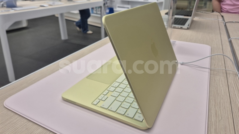 MacBook Neo Masuk Indonesia, Samsung Siapkan HP Layar Gulung yang Ubah Arah Desain