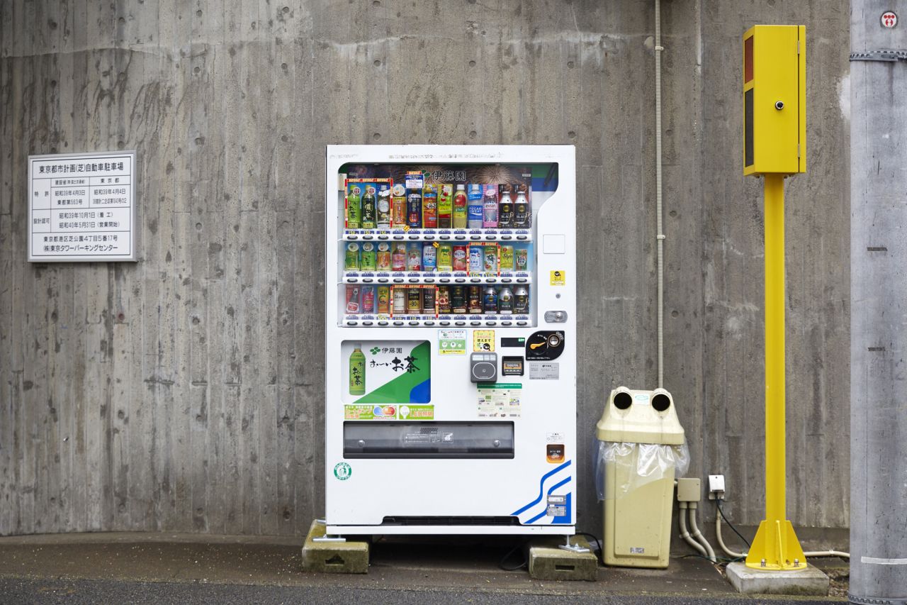 Foto Biasa Jadi Sinematik, Prompt Gemini AI Bikin Vending Machine Jepang Terasa Hidup