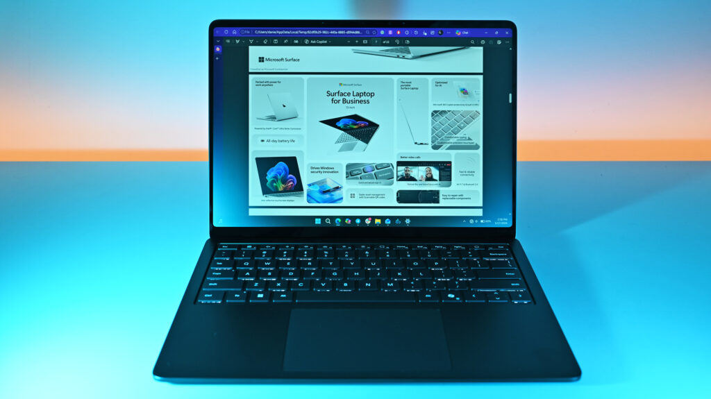 Surface Laptop 8 Pakai Privacy Screen Baru, Cara Lama HP, Lenovo, Dan Dell Terasa Ketinggalan