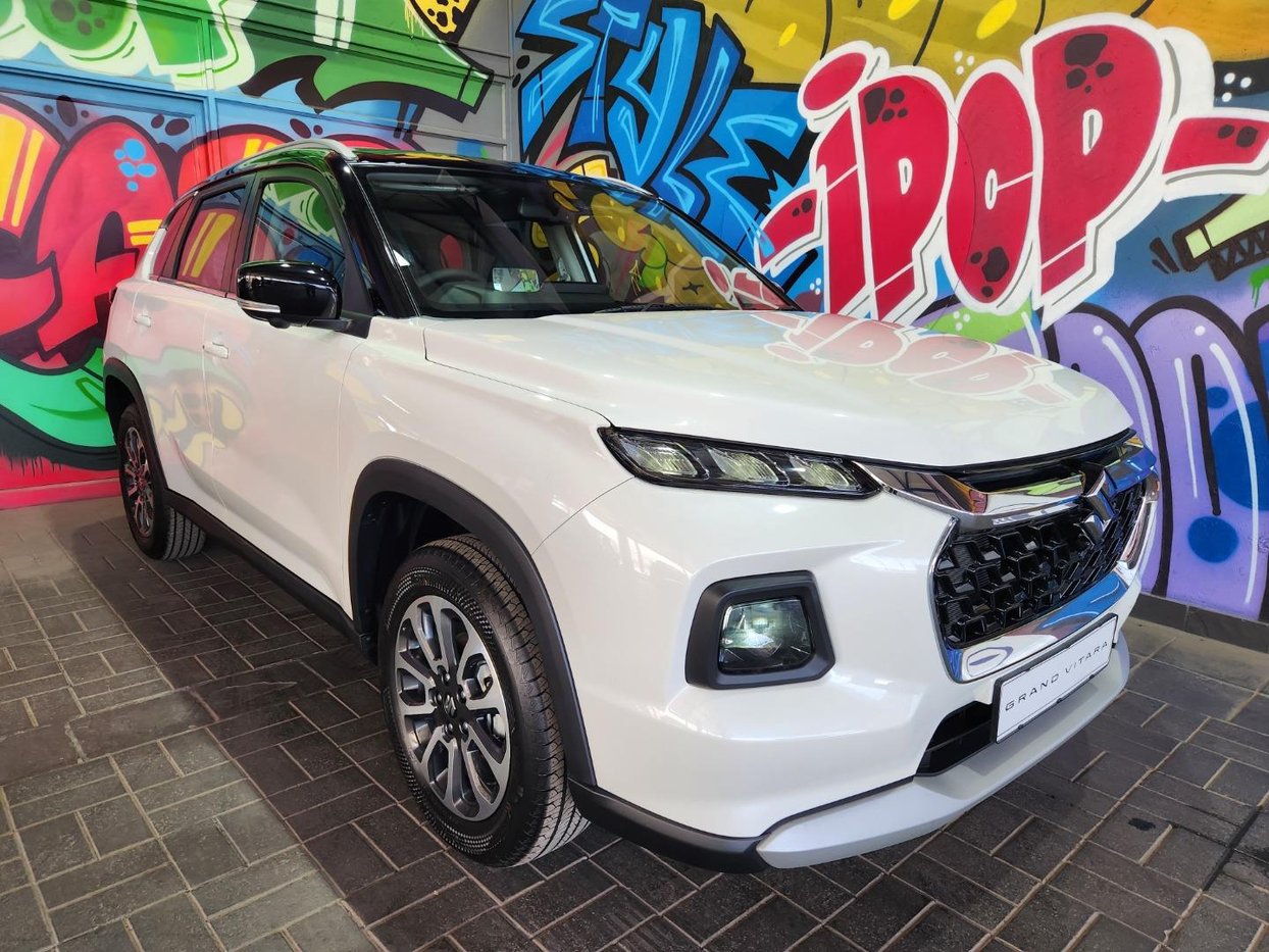 Suzuki Grand Vitara 2026 Datang Bukan Cuma Ganteng, Hybrid Irit dan Kabin Premium Sekaligus